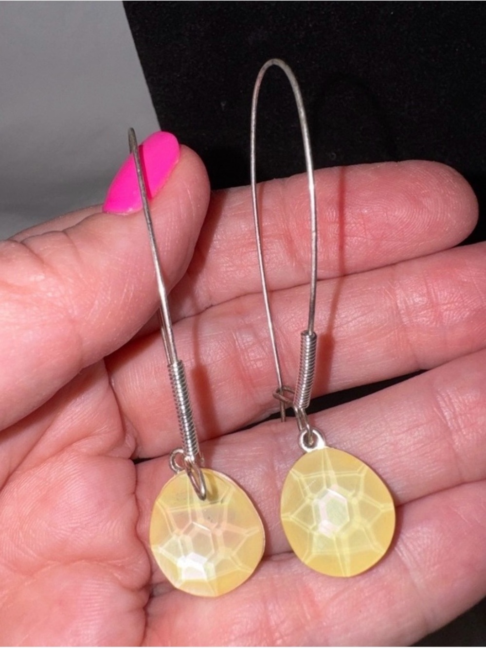 Silver & Yellow Dangle
Earrings - Elegant
Lightweight Fashion Jewelry